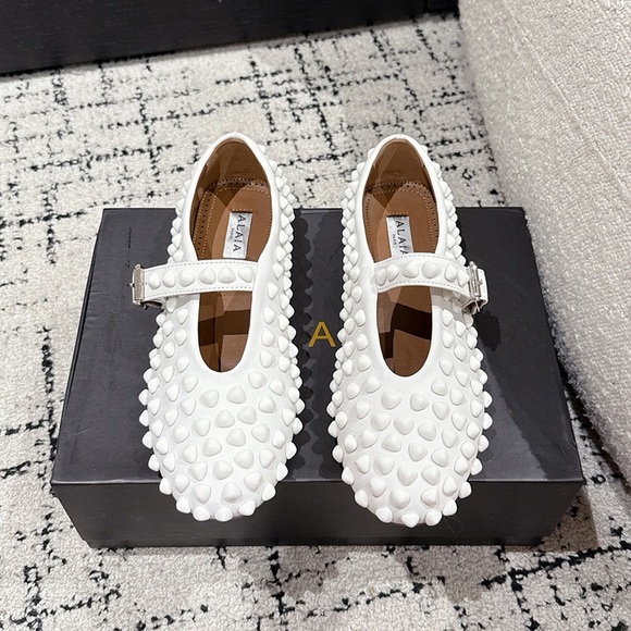Alaia Shoes - Alaia "Le Cœur" Collection White Heart-Shaped Studded Mary Jane Shoes